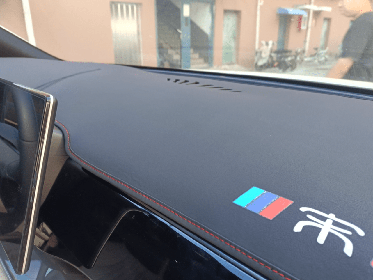 Xevaban.com ở 214 Giải Phóng là đơn vị chuyên cung cấp phụ kiện oto, đồ chơi byd sealion 6, phụ kiện byd sealion 6, xevaban, 214 giải phóng, thảm taplo byd sealion 6, thảm chống nắng taplo byd sealion 6, thảm chống bụi taplo byd sealion 6.